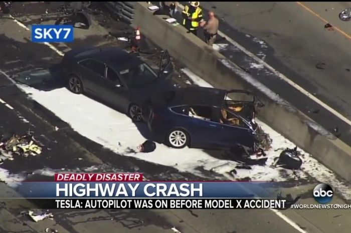Kecelakaan Tesla Model X di California