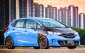 Honda Jazz GK5 Berjubah Biru Muda, Gaya Racing Terjangkiti Serat Karbon