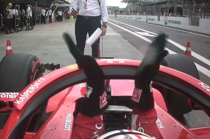 Sebastian Vettel meminta petugas untuk bergegas saat ia berada di jembatan timbang dalam kualifikasi GP F1 Brasil