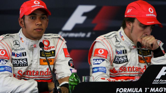 Lewis Hamilton dan Fernando Alonso saat bersama di McLaren, 2007