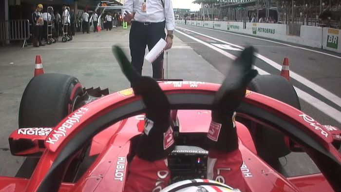 Sebastian Vettel meminta petugas untuk bergegas saat ia berada di jembatan timbang dalam kualifikasi F1 Brasil
