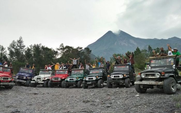 Rute off-road berada di lereng Gunung Merapi