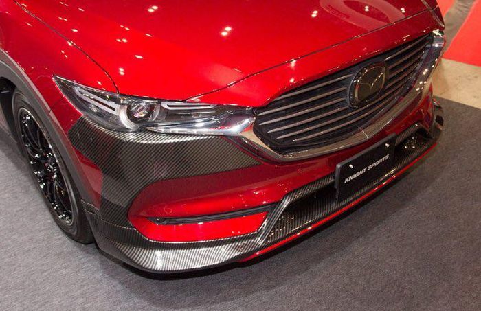 Tampilan depan modifikasi Mazda CX-8 dijangkiti part serat karbon