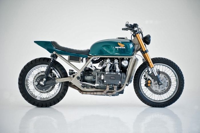 Honda GL1100 berpenampilan street Tracker