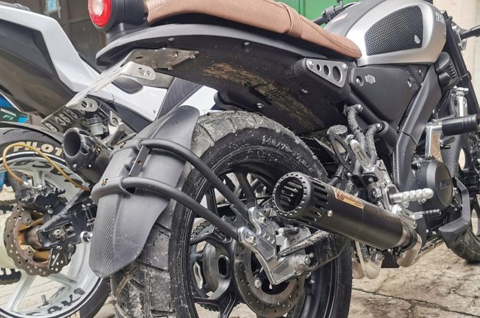 Yamaha XSR 155 dengan mud guard WR3 terpasang