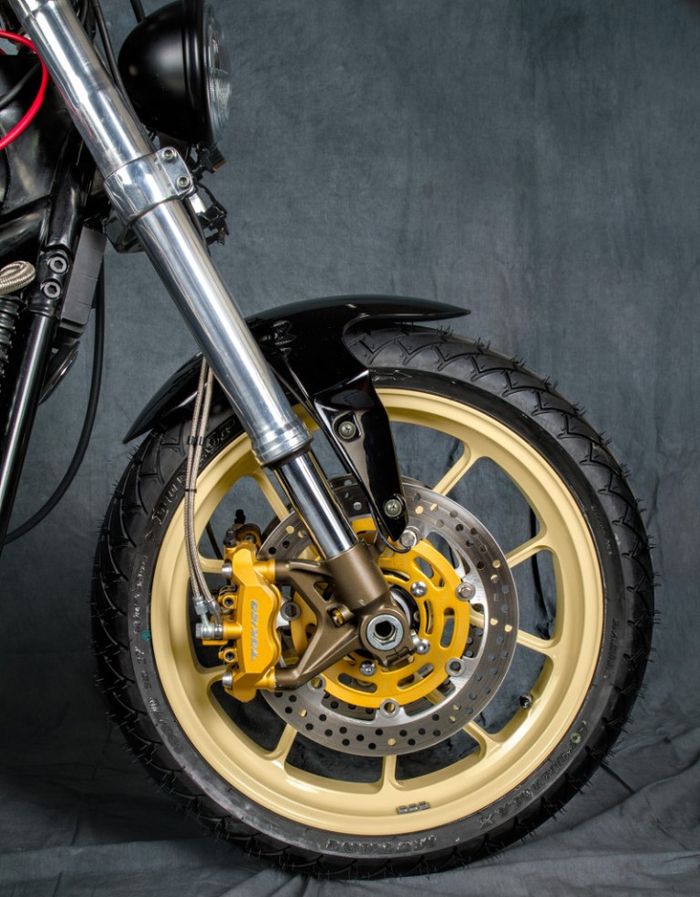 Garpu depan diganti dengan upside down Kayaba