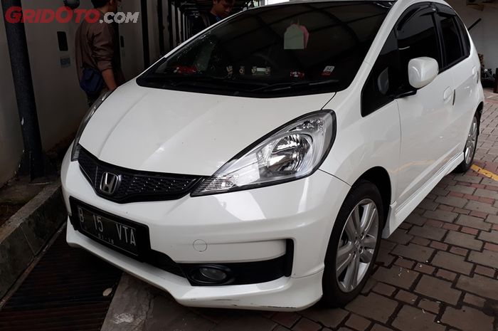 Honda Jazz eks Ahmad fathanah yang pernah dipakai model panas Vitalia Shesya