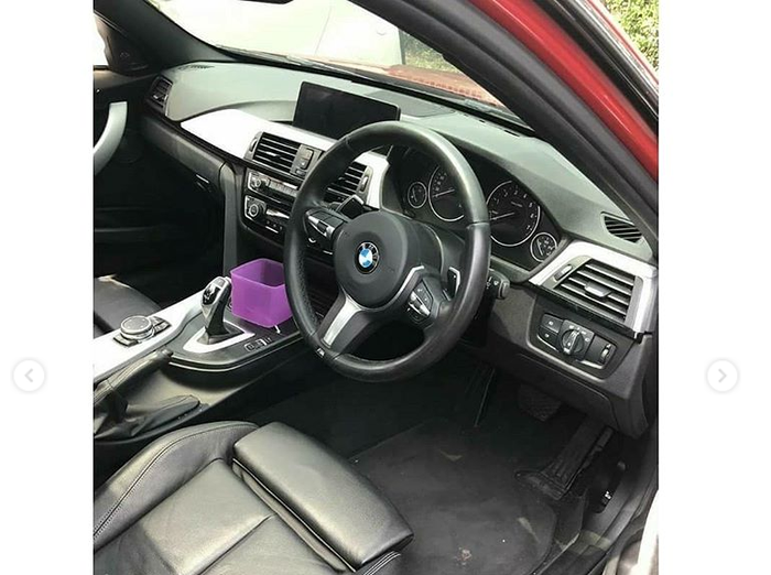 Interior BMW 330i masih mulus