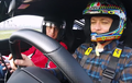 Gokil! Video Valentino Rossi Geber Mobil Ferrari Sambil Sliding