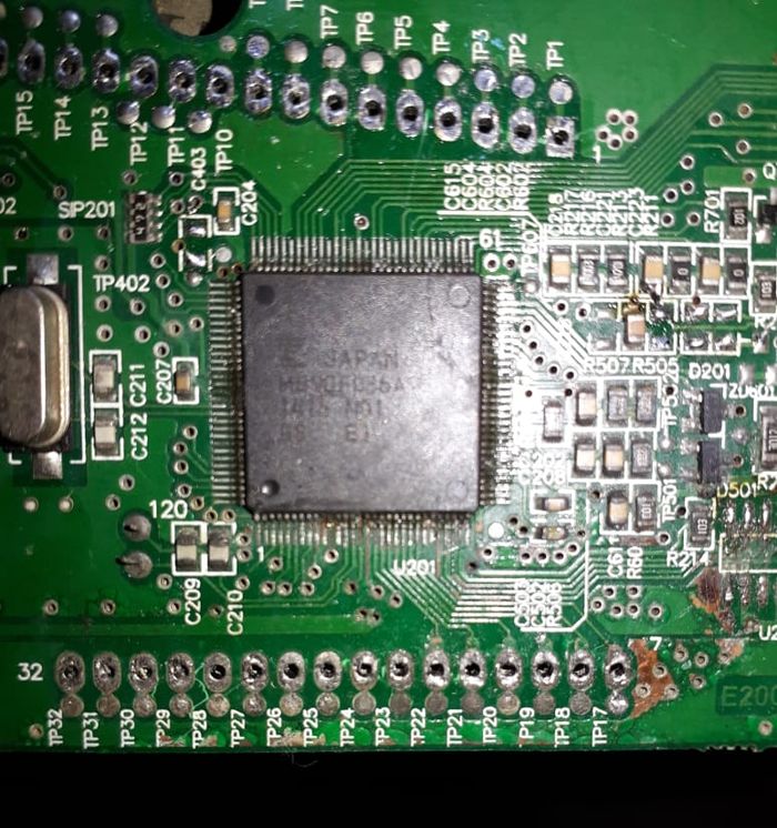 Papan PCB panel instrumen berkarat dan rusak total