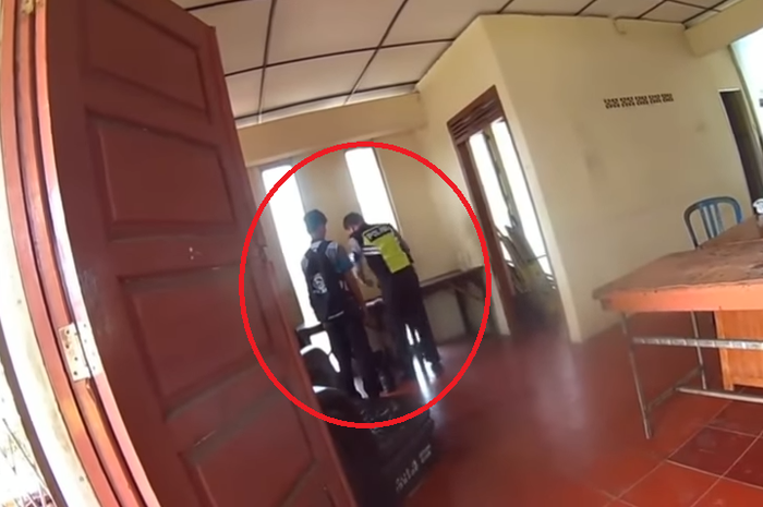 Oknum Polisi melakukan pungli