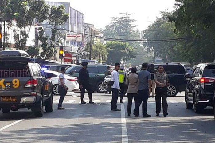 Bom meledak di tiga Gereja di Surabaya