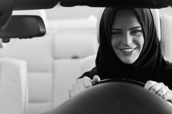 Wanita boleh setir mobil di Arab Saudi, asalkan...