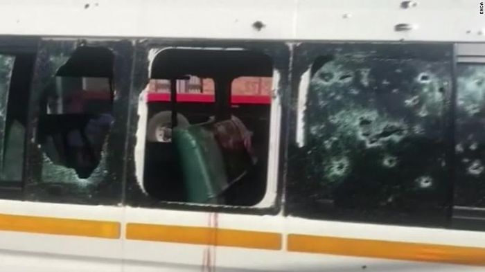 Kondisi kaca minibus yang diberondong peluru