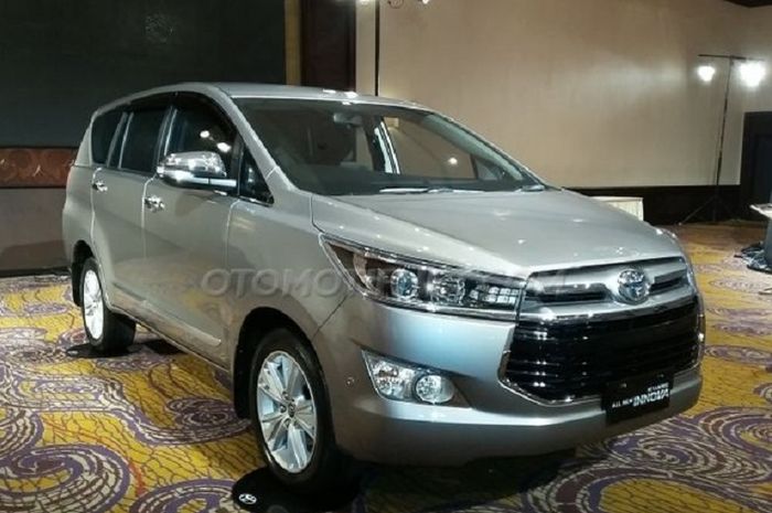 Toyota Kijang Innova Reborn sapa Surabaya (24/11/2015)