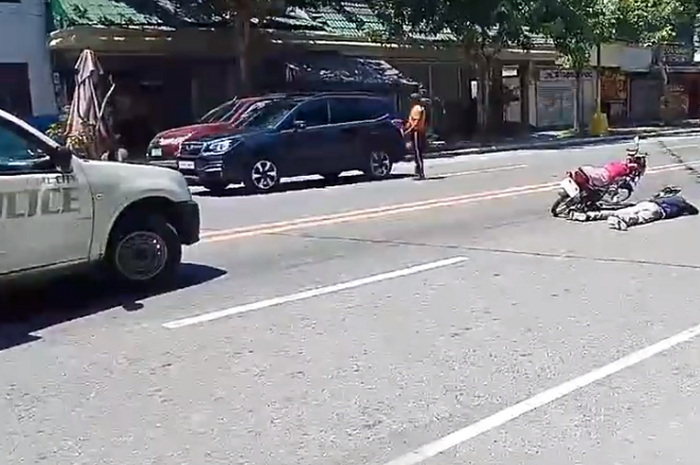 Sorang pria pura-pura alami kecelakan lalu lintas