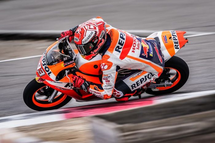 Marc Marquez di atas Honda NSF100