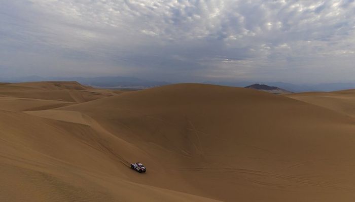 Salah satu pemandangan gunung pasir di stage 2 Reli Dakar 2018