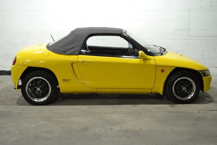 Penampakan samping Honda Beat