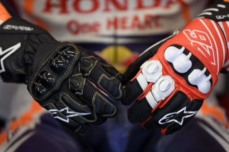 Sarung Tangan Buat Biker Model Full Dan Half Gloves Mana Yang Aman Buat Jalan Jauh Gridoto Com