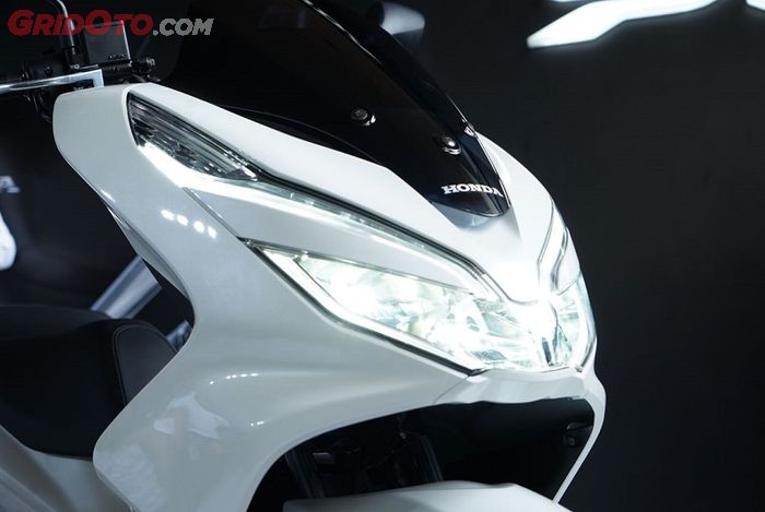 Honda All New PCX 150 hadir mewah dengan lampu LED di semua sistem pencahayaan.