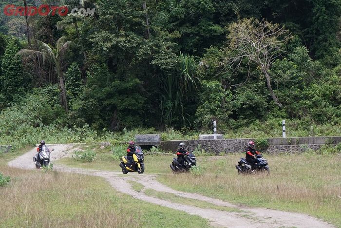 Para riders MAXI YAMAHA Tour de Indonesia melewati Sabang