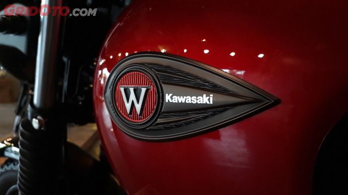Emblem logo W175 dengan desain yang klasik