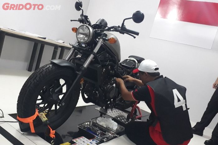 Teknisi bengkel resmi Honda (AHASS) saat mengikuti Honda Asia-Oceania Motorcycle Technician Skill Co