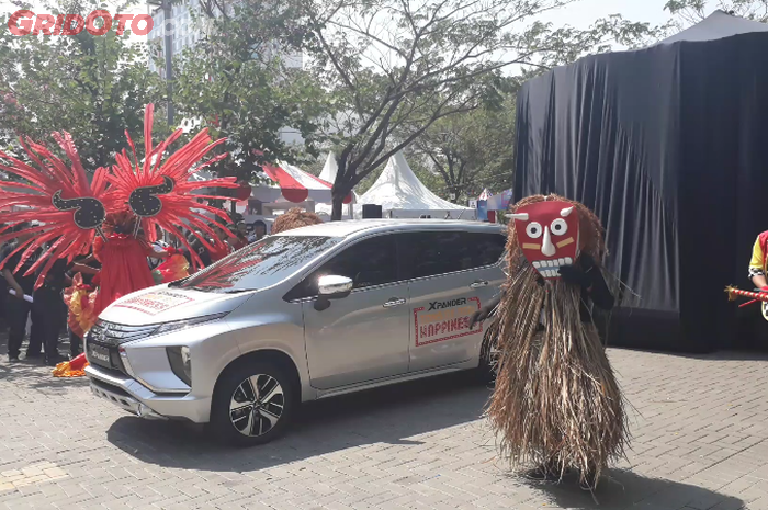 Mitsubishi Xpander menarik komidi putar