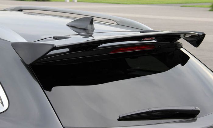 Tambahan spoiler atap di buritan Mazda6 Estate