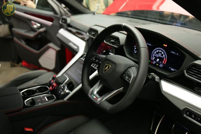 Lamborghini Urus memiliki harga estimasi sekitar Rp 8,5 miliar