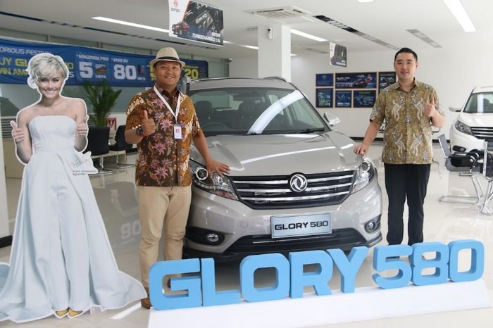 Warna baru DFSK Glory 580, Champagne Silver