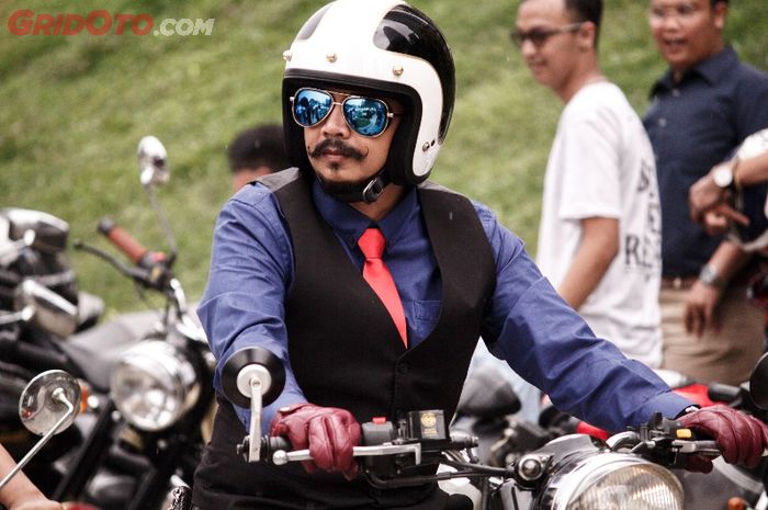 Distinguished Gentleman's Ride (DGR) melekat dengan motoran menggunakan pakaian yang formal dan rapi