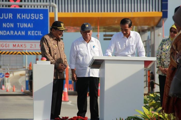 Jalan Tol Gempol-Pasuruan Seksi II (Rembang-Pasuruan) diresmikan Presiden Jokowi.