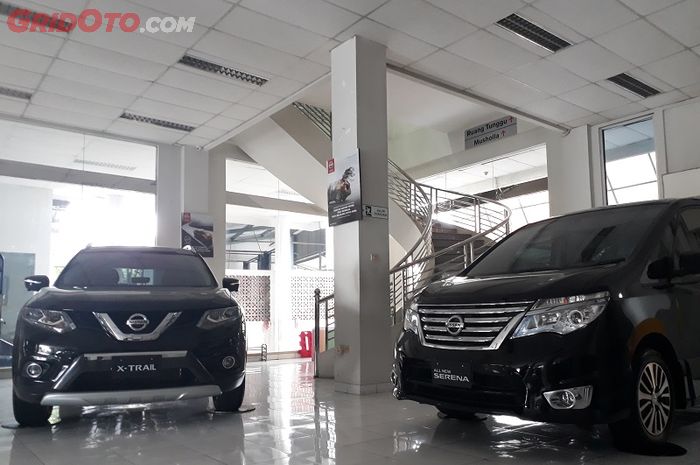 Mobil Nissan di dealer Nissan Kebon Jeruk