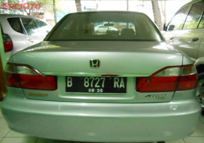 Honda Accord generasi keenam diproduksi dari 1999 sampai 2003