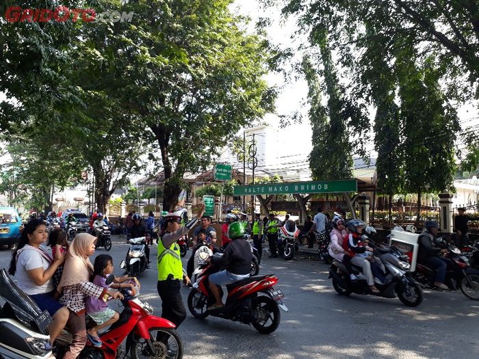 Jl. Komjen Pol. M. Jasin / Jl. Akses UI di depan Mako Brimob kembali ramai lancar setelah ditutup sejak Rabu (4/5/2018)