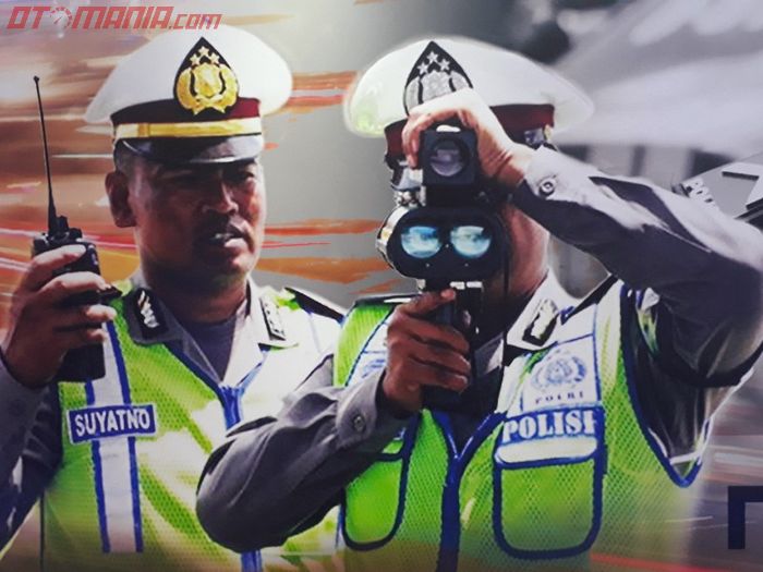 Speed gun yang digunakan oleh polisi lalu lintas