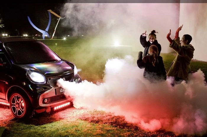 Ban mobil digembok gara-gara parkir sembarangan yang dibawa pulang