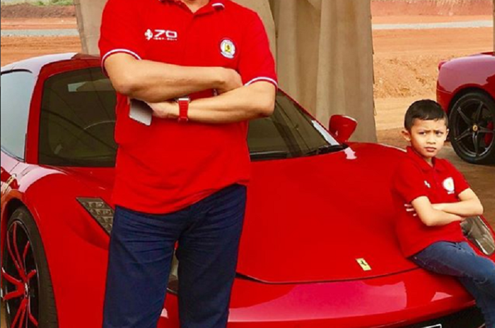 Ketua DPR Ri Bambang Soesatyo bersama sang anak dengan Ferrari