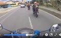 Sedang Viral...Senggolan Setang, Vlogger Jatuh Disalip Rombongan Turing Yamaha R15