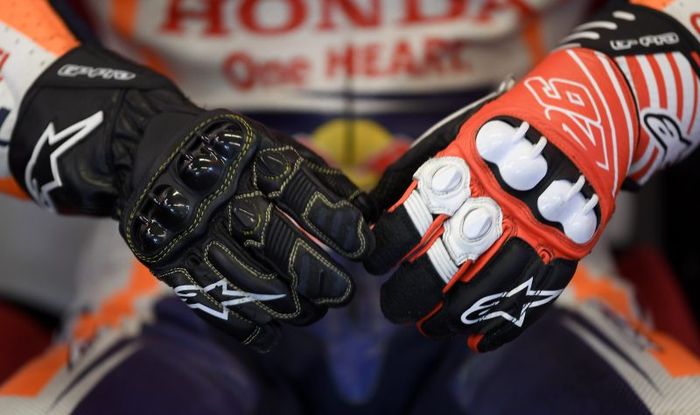 Glove Alpinestars khusus untuk Dani Pedrosa