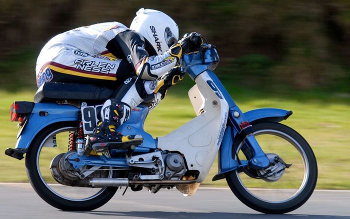 Scott Redding gaspol pakai C90