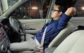 Wajib Tahu, Ini Bahaya Tidur Posisi Mobil Berhenti Sambil Menyalakan AC