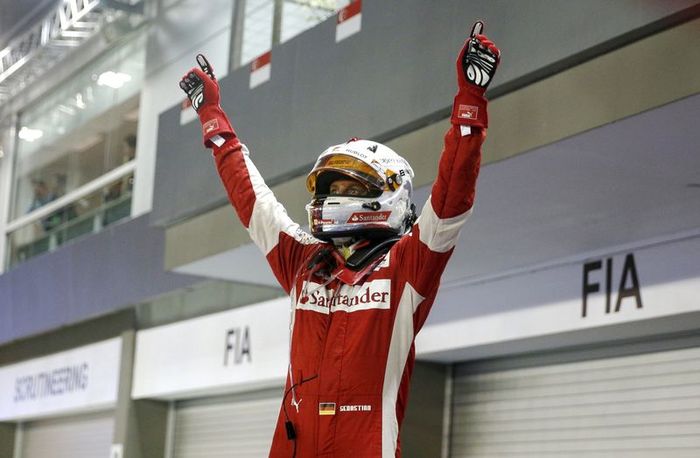 Sebastian Vettel menang F1 Singapura 2015