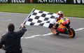 Sering Lihat Saat Balapan, Tahu Enggak Arti Dari Warna Bendera Pada MotoGP?