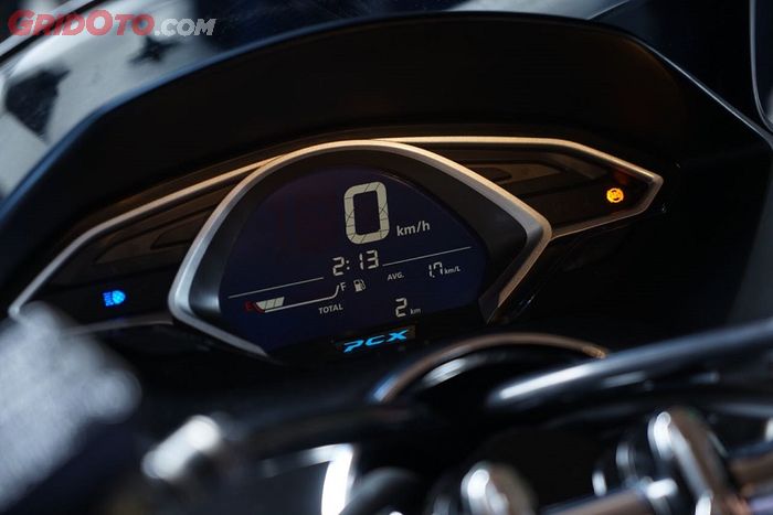 Honda All New PCX hadir dengan fitur baru full digital panel meter yang menghadirkan multi informasi dalam satu panel.