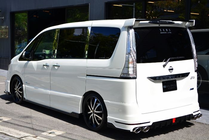 Modifikasi Nissan Serena dari M'z Speed