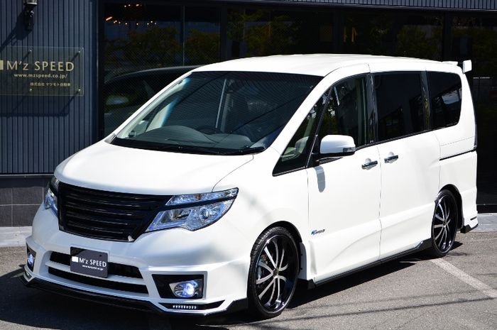 Modifikasi Nissan Serena dari M'z Speed