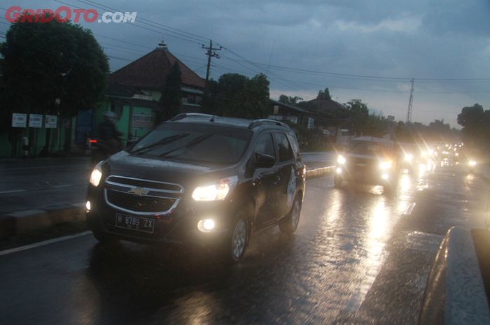 Ilustrasi berkendara saat malam hari